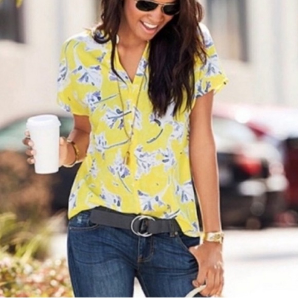 CAbi Stevie short sleeve bright flowy floral spring/summer blouse/top size M